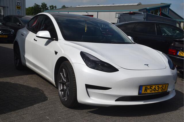 Tesla Model 3 Standard RWD Plus 60 kWh Leer | Autopilot | Camera | Trekhaak | Pano | 18 inch | Keyless