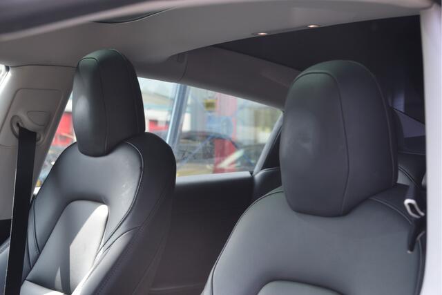 Tesla Model 3 Standard RWD Plus 60 kWh Leer | Autopilot | Camera | Trekhaak | Pano | 18 inch | Keyless