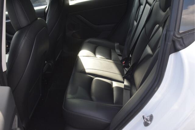 Tesla Model 3 Standard RWD Plus 60 kWh Leer | Autopilot | Camera | Trekhaak | Pano | 18 inch | Keyless