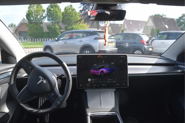Tesla Model 3 Standard RWD Plus 60 kWh Leer | Autopilot | Camera | Trekhaak | Pano | 18 inch | Keyless