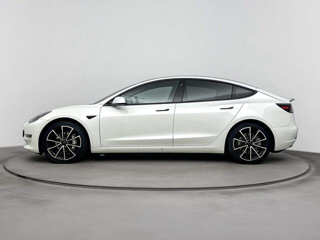 Tesla Model 3 Long Range AWD 75 kWh 352PK | BTW Auto | Trekhaak | Stoelverwarming | Achteruitrijcamera + parkeersensoren