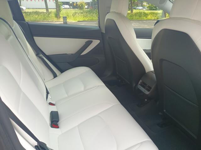 Tesla Model 3 Standard RWD Plus 60 kWh / SoH 87,5% / Trekhaak / Autopilot / Panoramadak / Camera / Premium Audio / 19'' / Leder