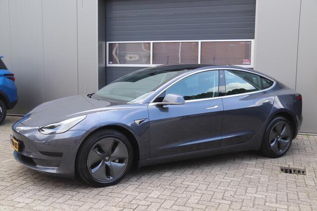 Tesla Model 3 Standard RWD Plus 60 kWh Basic Autopilot, Stoelverwarming, Panoramadak, Trekhaak, Camera