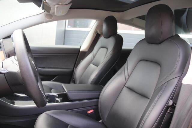 Tesla Model 3 Standard RWD Plus 60 kWh Basic Autopilot, Stoelverwarming, Panoramadak, Trekhaak, Camera