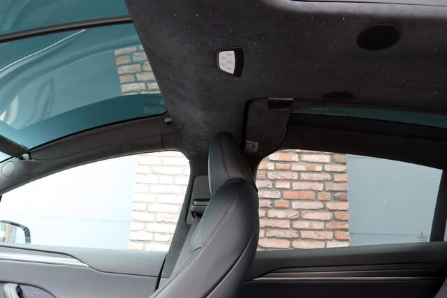 Tesla Model X Plaid AWD 6p. 100kWh | 1020pk | 71.500,- ex BTW | Luchtvering | Autopilot | Carbon | Trekhaak | Stoelventilatie | Leder | Sterrenhemel | Display Achter | Verwarmd Stuurwiel |