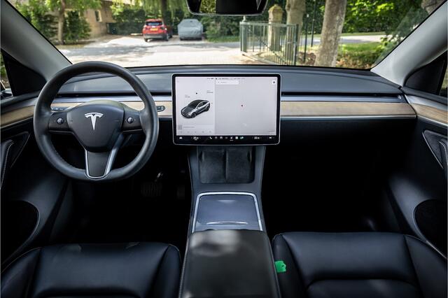 Tesla Model Y Long Range AWD 75 kWh 20" Turbine Autopilot