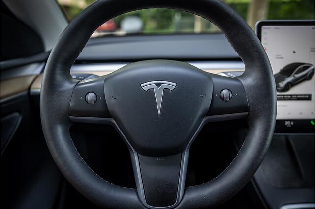 Tesla Model Y Long Range AWD 75 kWh 20" Turbine Autopilot