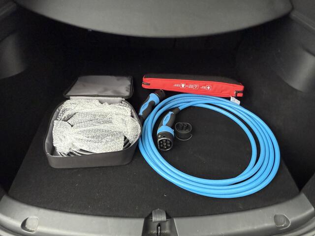 Tesla Model Y Range Plus | Autopilot | Panorama | Leder |