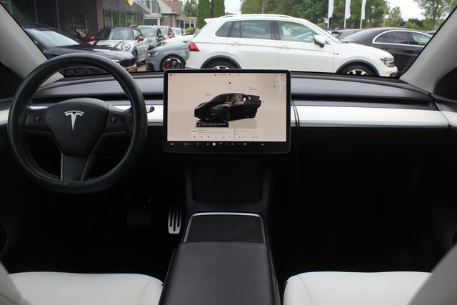 Tesla Model Y Performance AWD 75 kWh / Trekhaak / Autopilot / Panoramadak / Camera / 21'' / Keyless / Leder / Dodehoek / Navigatie / Stoelverwarming