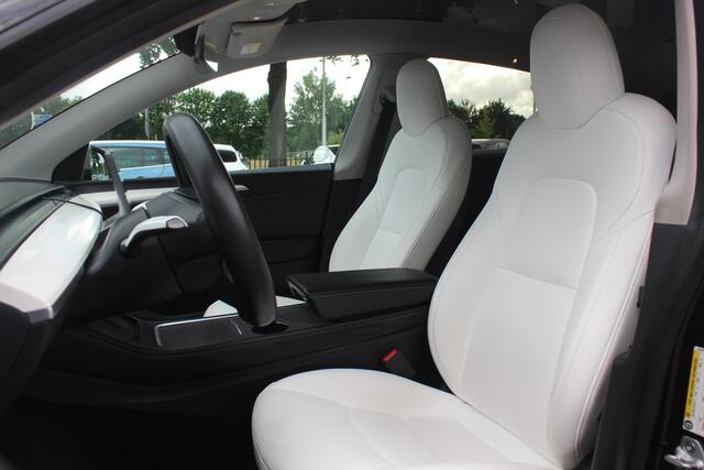 Tesla Model Y Performance AWD 75 kWh / Trekhaak / Autopilot / Panoramadak / Camera / 21'' / Keyless / Leder / Dodehoek / Navigatie / Stoelverwarming