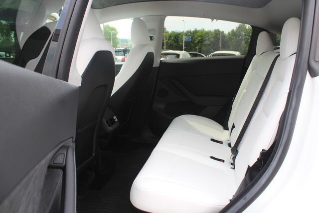 Tesla Model Y Performance AWD 75 kWh / Trekhaak / Autopilot / Panoramadak / Camera / 21'' / Keyless / Leder / Dodehoek / Navigatie / Stoelverwarming