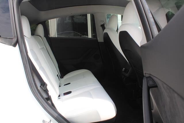 Tesla Model Y Performance AWD 75 kWh / Trekhaak / Autopilot / Panoramadak / Camera / 21'' / Keyless / Leder / Dodehoek / Navigatie / Stoelverwarming