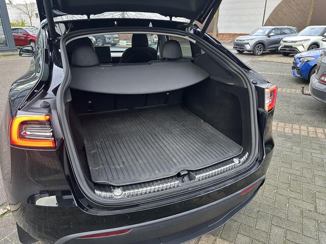 Tesla Model Y Long Range AWD 75 kWh VAN: ¤40.900,- VOOR: ¤38.770,- UW EINDEJAARSVOORDEEL: ¤2.130,- | AFN. TREKHAAK| RIJKLAARPRIJS INCL. TESLA GARANTIE t/m 08-2027/80.000km accu en aandrijflijn t/m 08-2031/192.000km| 20 INCH!| AUTOPILOT|