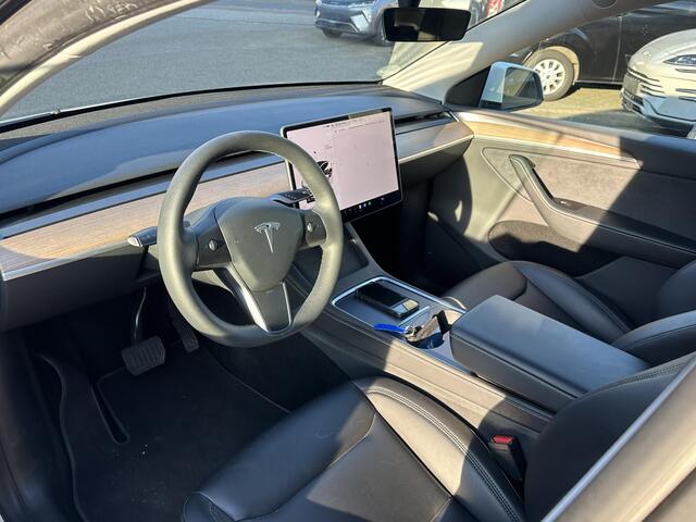 Tesla Model Y Long Range AWD 75 kWh | VAN: ¤39.900,- VOOR: ¤35.877,- UW EINDEJAARSVOORDEEL: ¤4.023,- | SOH 94% | ACCU PAKKET GARANTIE T/M 2031/160K KM | 12 MAANDEN BOVAG GARANTIE | VOOR & ACHTER STOELEN VERWARMD | STUURWIEL VERWARMD | PANO DAK | ELKT. ACHTERKLEP | STOE