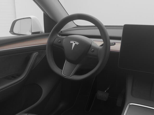 Tesla Model Y RWD 58 kWh | PANO | CAMERA | AUTOPILOT | KEYLESS | STOELVERWARMING