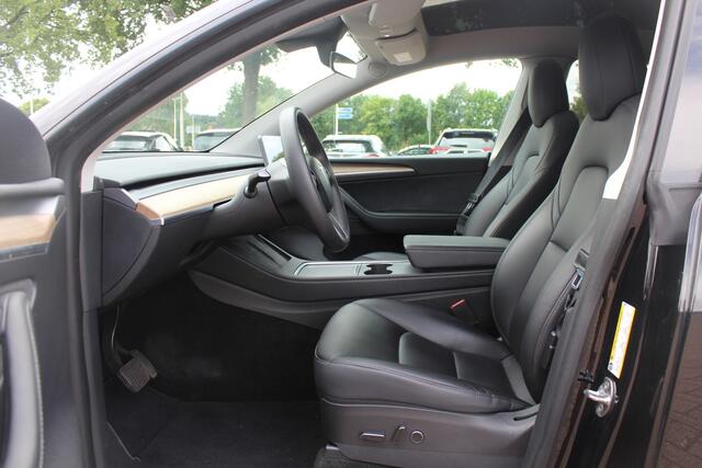 Tesla Model Y Performance AWD 75 kWh / Trekhaak / Autopilot / Panoramadak / Camera / 21'' / Keyless / Leder / Dodehoek / Navigatie / Stoelverwarming