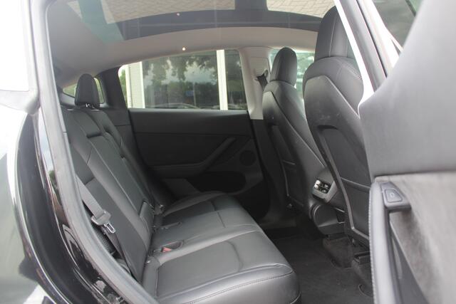 Tesla Model Y Performance AWD 75 kWh / Trekhaak / Autopilot / Panoramadak / Camera / 21'' / Keyless / Leder / Dodehoek / Navigatie / Stoelverwarming