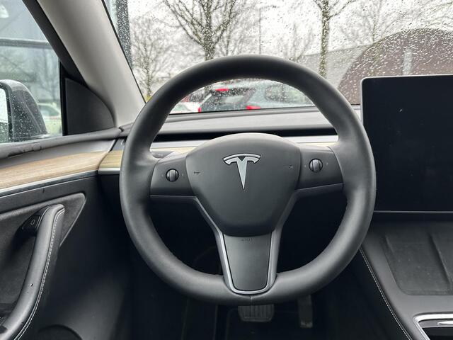 Tesla Model Y Long Range AWD 75 kWh SOH 96% | AFNEEMBARE TREKHAAK | STOEL- EN STUURVERWARMING | FABRIEKSGARANTIE |