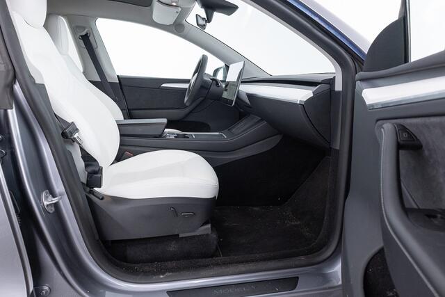 Tesla Model Y RWD 58 kWh | PANORAMADAK | LEDER