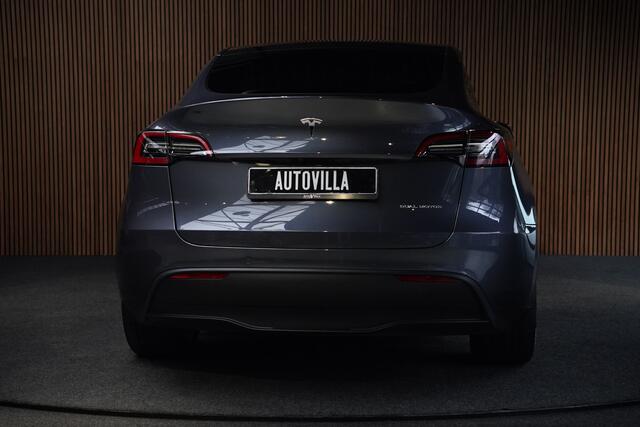 Tesla Model Y Long Range Dual Motor AWD 514pk Afn. trekhaak Navi Camera Leer Warmtepomp ACC Autopilot PDC Elektr. achterklep Stoelverwarmimg voor en achter Stuurverwarming Optie: Full Self-Driving Capability BTW auto