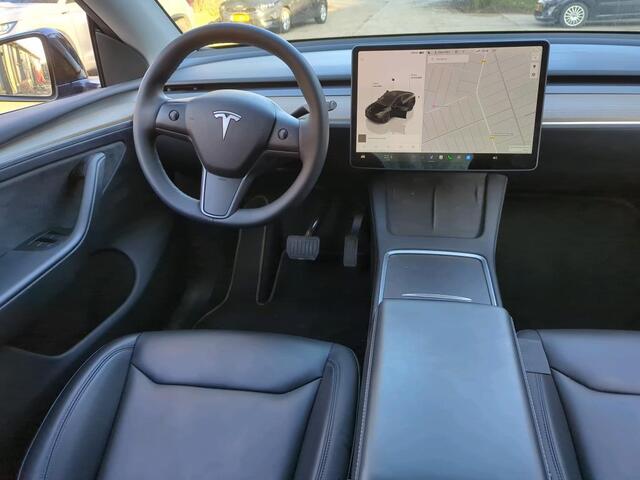 Tesla Model Y Long Range RWD 75 kWh | LMV Zwart 20" Turbine | Leer | Stoelverwarming V+A | Pano | Full Self Driving computer 4, Autopilot, Dodehoek detectie