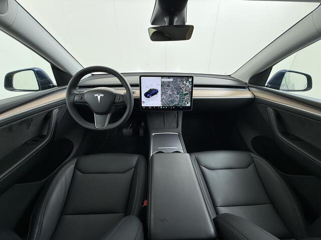 Tesla Model Y RWD 300pk Trekhaak SOH 92% Warmtepomp LFP-Accu Leer Lmv Camera's Panoramadak Adap.Cruise Navi Ecc Autopilot Stoel+Stuur+Achterbank Verwarming Elek.Achterklep Dodehoek detector Draadloze telefoonlader 1e Eigenaar 1.600KG Trekgewicht Fabrieksgarantie op Mot