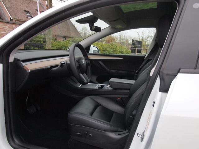 Tesla Model Y Long Range AWD 75 kWh NL-Auto | Panoramadak | 360 Camera | Full Self Driving Computer 3 | Apple Carplay |
