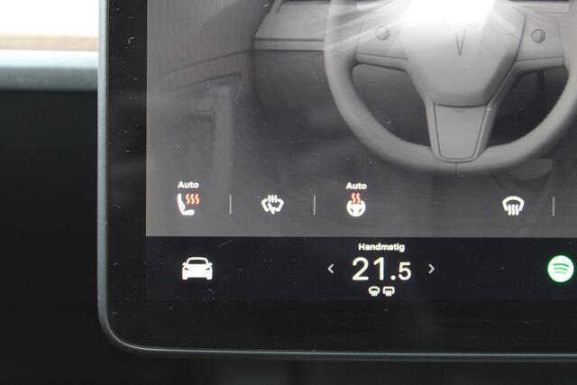 Tesla Model Y LONG RANGE DUAL AWD 75 kWh AUTOPILOT NAVI LEER PANO SOh 95,5%