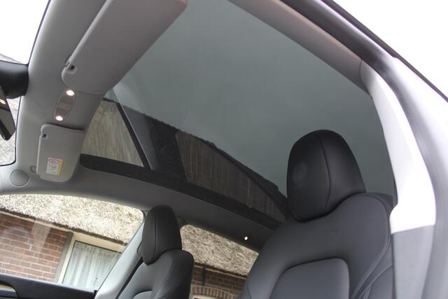 Tesla Model Y LONG RANGE DUAL AWD 75 kWh AUTOPILOT NAVI LEER PANO SOh 95,5%