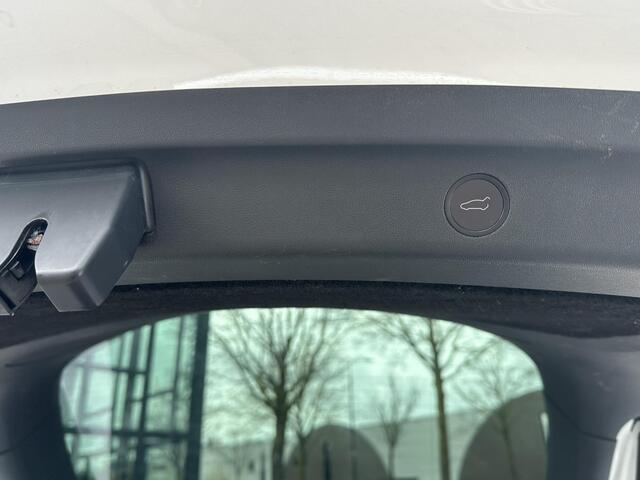 Tesla Model Y Long Range AWD 75 kWh SOH 89% | VAN ¤33.900,- NU VOOR SLECHTS ¤31.877,- Uw LENTEVOORDEEL ¤2.023,- |ORGINELE AFN. TREKHAAK TESLA| 20 INCH!|