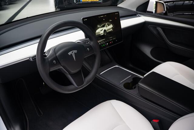 Tesla Model Y Long Range AWD 75 kWh Full Self driving 3 - warmtepomp - Cruise Controll Adaptief - 360 Camera - Wit leder