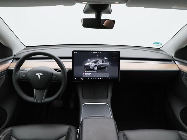 Tesla Model Y RWD 58 kWh 238 Pk | Trekhaak | Panoramadak | Stoel/Stuur Verwarming | 360° Camera | Adaptive Cruise | 56.403 Km !!