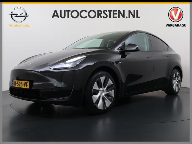 Tesla Model Y 300pk Warmtepomp LFP-Accu Leer Lmv Camera's Panoramadak Adap.Cruise Navi Ecc SOH 92% RWD Autopilot Stoel+Stuur+Achterbank Verwarming Elek.Achterklep Dodehoek detector Draadloze telefoonlader 1e Eigenaar Fabrieksgarantie op Motor en Accu tot 13-12-2030/160