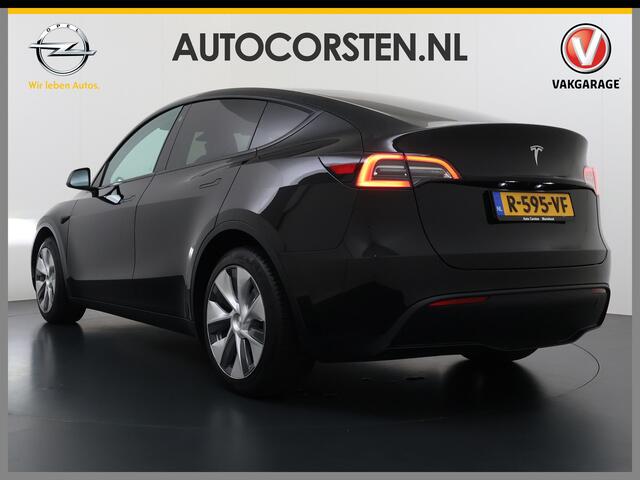Tesla Model Y 300pk Warmtepomp LFP-Accu Leer Lmv Camera's Panoramadak Adap.Cruise Navi Ecc SOH 92% RWD Autopilot Stoel+Stuur+Achterbank Verwarming Elek.Achterklep Dodehoek detector Draadloze telefoonlader 1e Eigenaar Fabrieksgarantie op Motor en Accu tot 13-12-2030/160