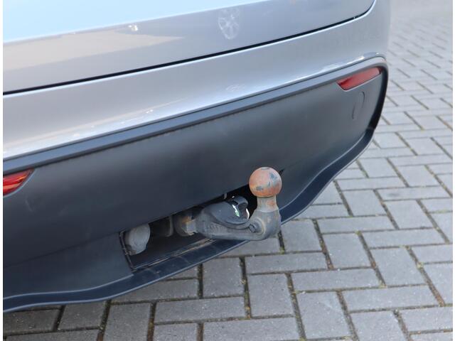 Tesla Model Y Performance AWD 75 kWh | 95.6% SOH | Trekhaak | Stoel en Stuurverwarming