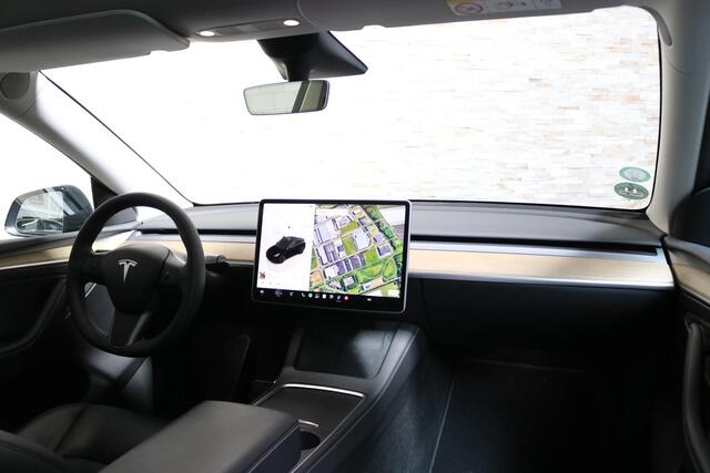 Tesla Model Y RWD 58 kWh | TREKHAAK | 20" LM VELGEN | ZWARTE DETAILS |