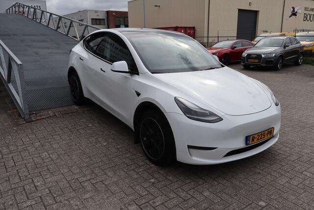Tesla Model Y Long Range AWD 75 kWh Enhanced Autopilot/Nederlandse auto/Afneembare trekhaak/Stoelverwarming/Stuurverwarming/Achteruitrijcamera/Parkeersensoren rondom/Lederen bekleding
