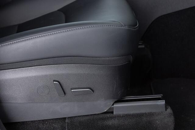 Tesla Model Y Long Range AWD 75 kWh *SOH 94%* LEDER | PANORAMADAK .