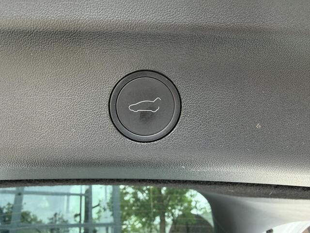 Tesla Model Y Long Range AWD 75 kWh SOH 92% | AFNEEMBARE TREKHAAK| ENHANCHED AUTOPILOT| RESTERENDE ALGEMENE FABRIEKSGARANTIE TESLA T/M 03-2028 OF 80.000KM| ACCU + AANDRIJFLIJN T/M 03-2032/ 192.000KM| RIJKLAAR GELEVERD