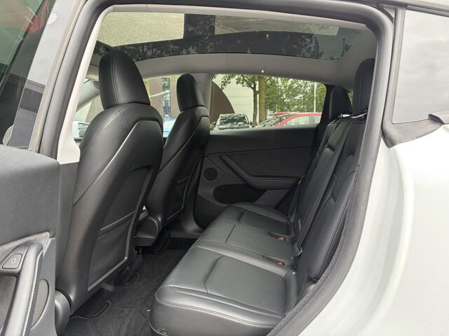 Tesla Model Y Long Range AWD 75 kWh SOH 92% | AFNEEMBARE TREKHAAK| ENHANCHED AUTOPILOT| RESTERENDE ALGEMENE FABRIEKSGARANTIE TESLA T/M 03-2028 OF 80.000KM| ACCU + AANDRIJFLIJN T/M 03-2032/ 192.000KM| RIJKLAAR GELEVERD
