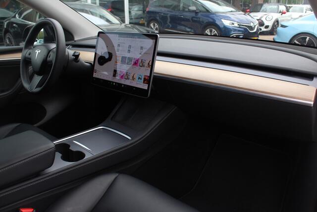 Tesla Model Y Long Range AWD 75 kWh / SOH 87,8% / Autopilot / Panoramadak / Camera / 20'' / Keyless / Leder / Dodehoek / Navigatie / Stoelverwarming