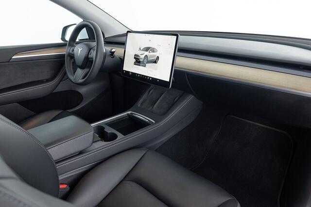 Tesla Model Y RWD *SOH 95.1%* PANORAMADAK | LEDER .