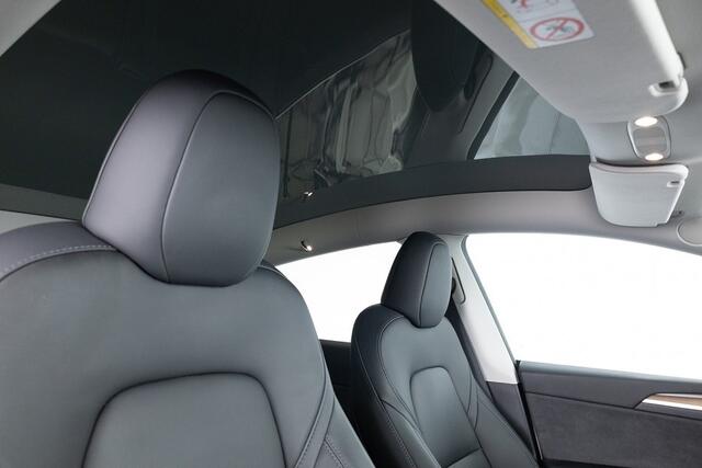Tesla Model Y RWD *SOH 95.1%* PANORAMADAK | LEDER .