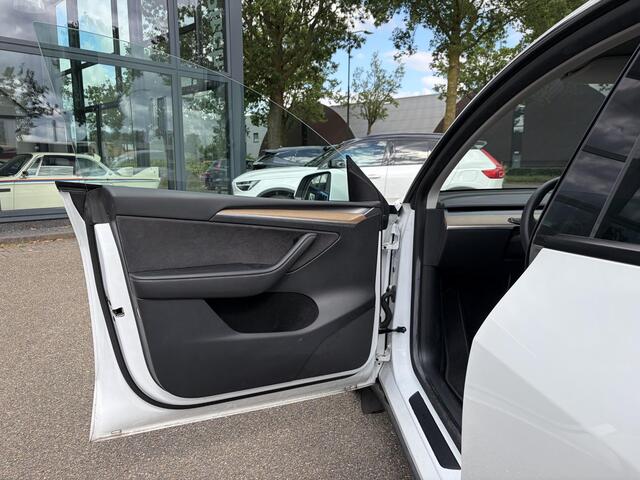 Tesla Model Y Long Range AWD 75 kWh SOH 95% | VAN: 39.900,- VOOR: 37.770,- UW WKVOORDEEL: 2.130,-| TESLA FABRIEKSGARANTIE TOT 2027 | FABRIEKSGARANTIE OP ACCU & AANDRIJFLIJN TOT 2032 OF 192.000 KM| BTW VERREKENBAAR