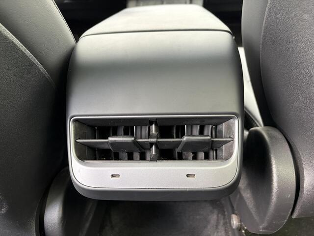 Tesla Model Y Long Range AWD 75 kWh SOH 95% | VAN: 39.900,- VOOR: 37.770,- UW WKVOORDEEL: 2.130,-| TESLA FABRIEKSGARANTIE TOT 2027 | FABRIEKSGARANTIE OP ACCU & AANDRIJFLIJN TOT 2032 OF 192.000 KM| BTW VERREKENBAAR