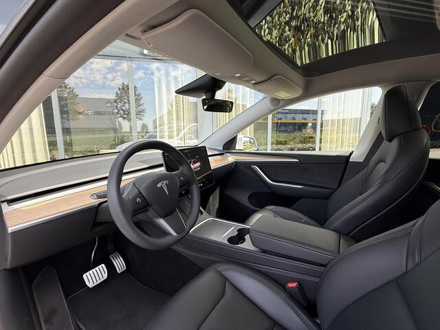 Tesla Model Y Performance AWD/ Panodak/ Autopilot