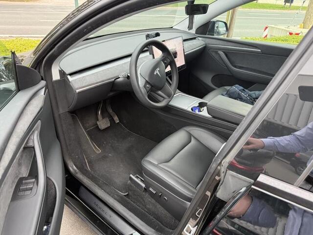Tesla Model Y RWD 58 kWh FSD 3 | Autopilot | Pano | Leder