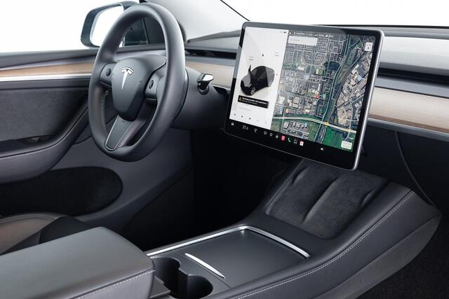 Tesla Model Y RWD 58 kWh | PANORAMADAK | LEDER