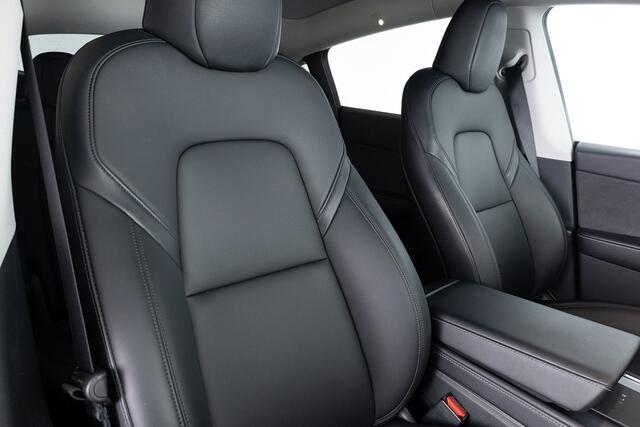 Tesla Model Y RWD 58 kWh | PANORAMADAK | LEDER