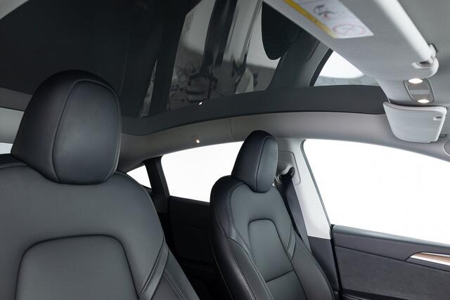 Tesla Model Y RWD 58 kWh | PANORAMADAK | LEDER